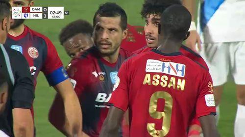 沙特超第7轮 达马克vs利雅得新月上半场,达马克与利雅得新月上半场激战正酣